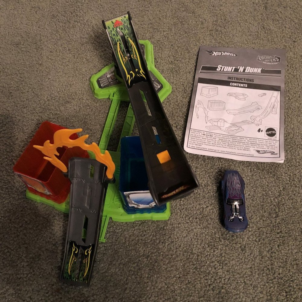 LAST CHANCE—Hot Wheels Stunt & Dunk track set